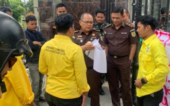 Dugaan Korupsi Dinsos Labusel Rp 1,9 M Mandek, Mahasiswa Geruduk Kejatisu: Ada Permainan Kotor!