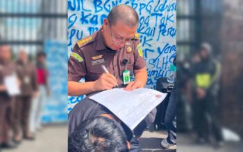 AMPK SU Unjuk Rasa di Kejati Sumut, Desak Periksa Korwil SPPG Labusel Terkait Dugaan Bobroknya Dapur Program MBG
