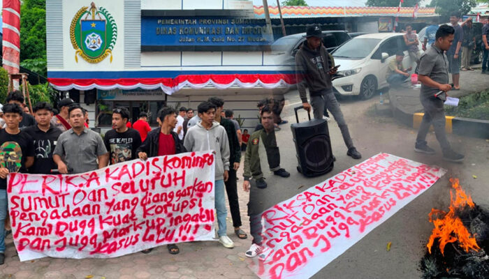 Massa Minta Usut Korupsi Malah Disuguhi Jogetan, FKKSU Kecam Pejabat Kominfo Sumut